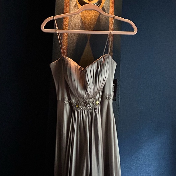 Beautiful silk floor leangth designer gown silver grey - Picture 5 of 5